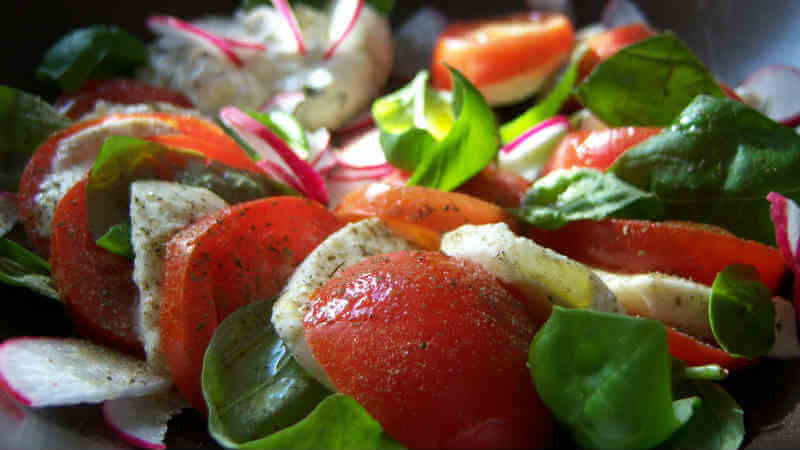 Tomat och mozzarellasallad Tomat och mozzarellasallad