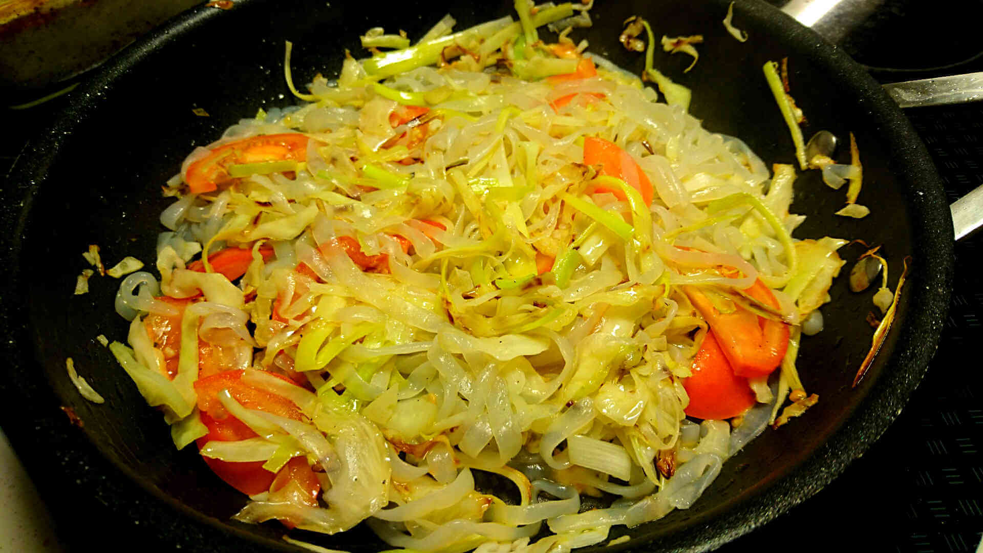Grönsaksstekt fettuccine (Miracle Noodle) Grönsaksstekt fettuccine (Miracle Noodle)
