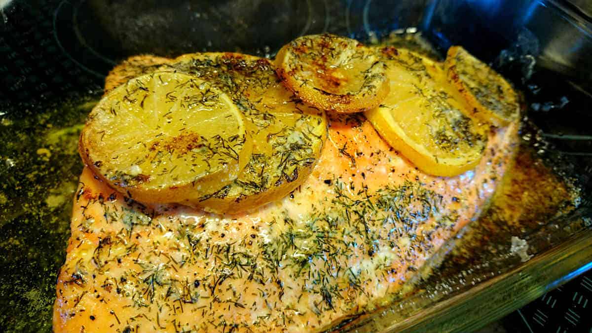 Ugnsbakad lax med citrus och dill Ugnsbakad lax med citrus och dill