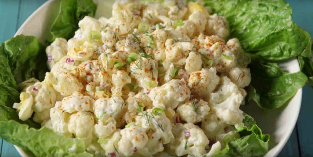 5 goda recept på sallad till grillat 8 Krämig blomkålssallad