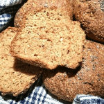 Ett antal LCHF vörtfrallor placerade på en rutig kökshandduk.