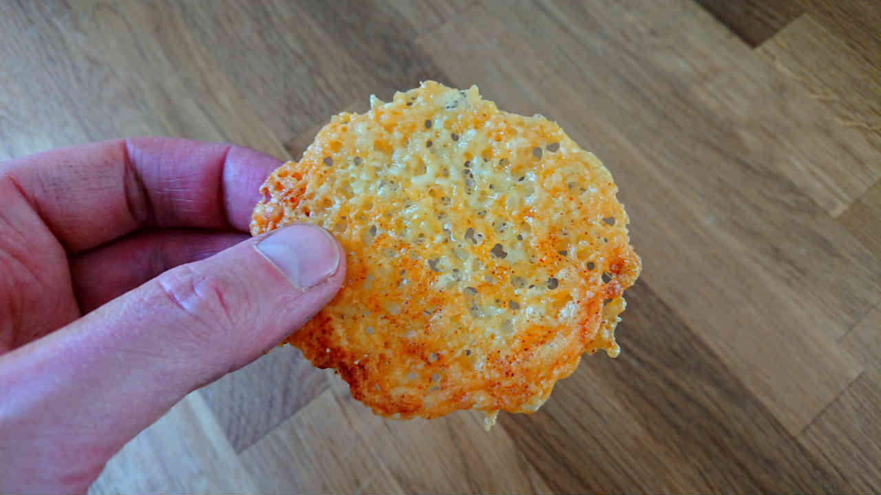 5 nyttiga LCHF-snacks till helgen 8 Ostchips