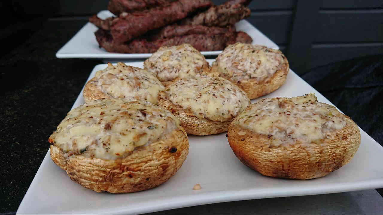 Grillade ostfyllda champinjoner Grillade ostfyllda champinjoner
