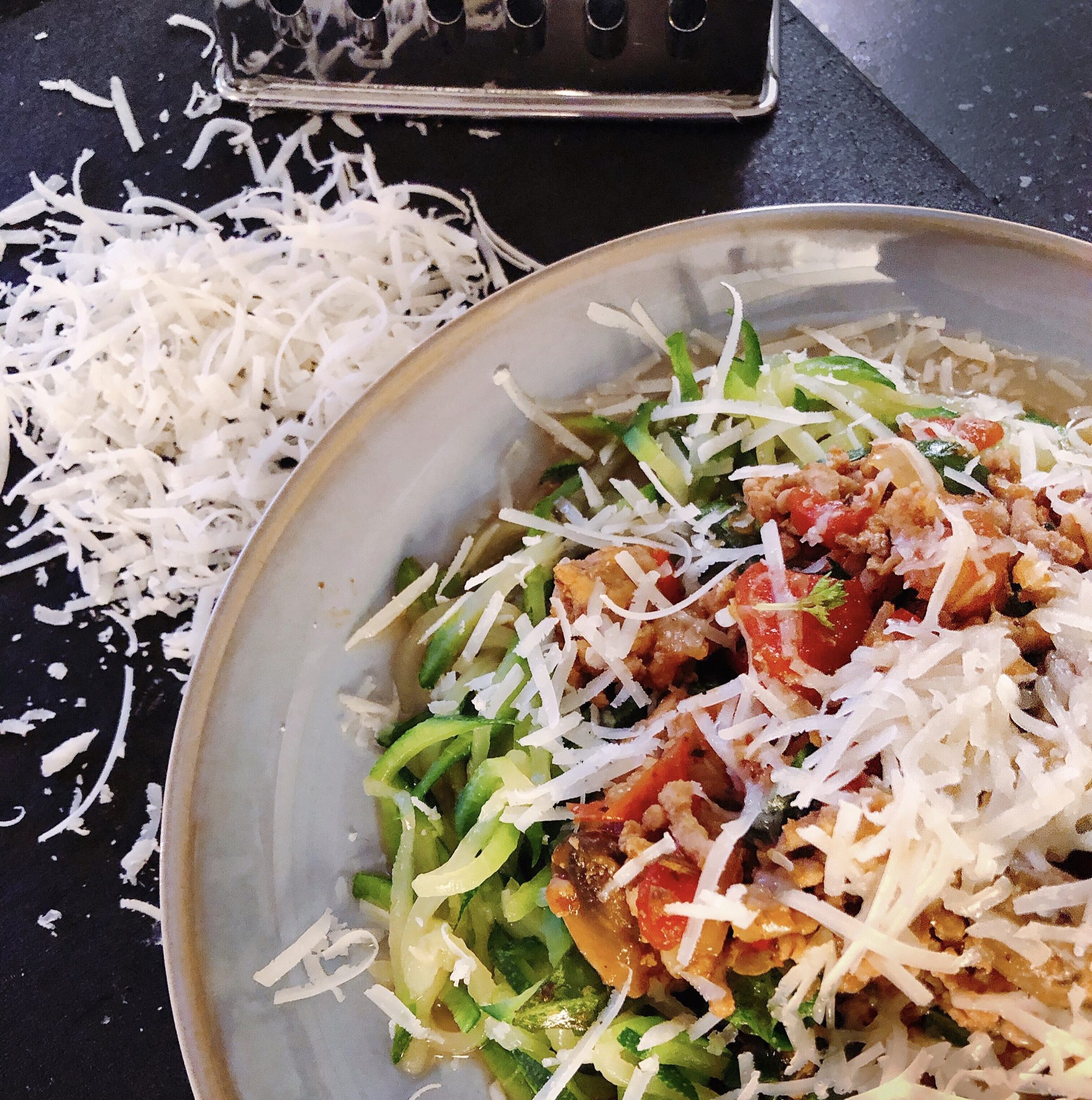 Köttfärssås med zoodles och parmesan Köttfärssås med zoodles och parmesan