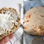 En halverad frukostfralla med smör på ena sidan och en hel fralla på en bakplåt.