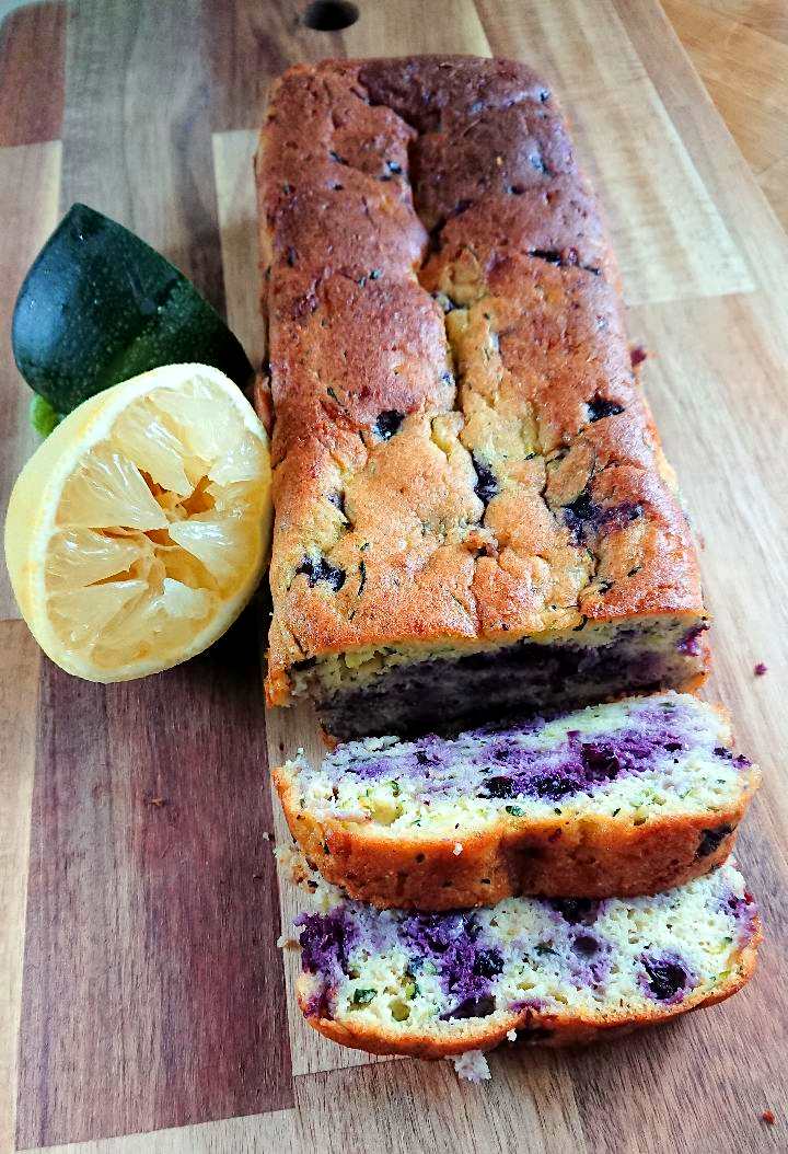 Zucchinikaka med blåbär och citron Zucchinikaka med blåbär och citron