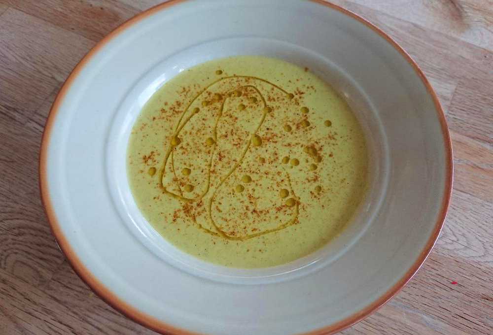 Zucchinisoppa med smak av curry Zucchinisoppa med smak av curry