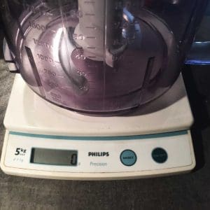 Philips köksskala med digital display och viktkapacitet på 5 kg.