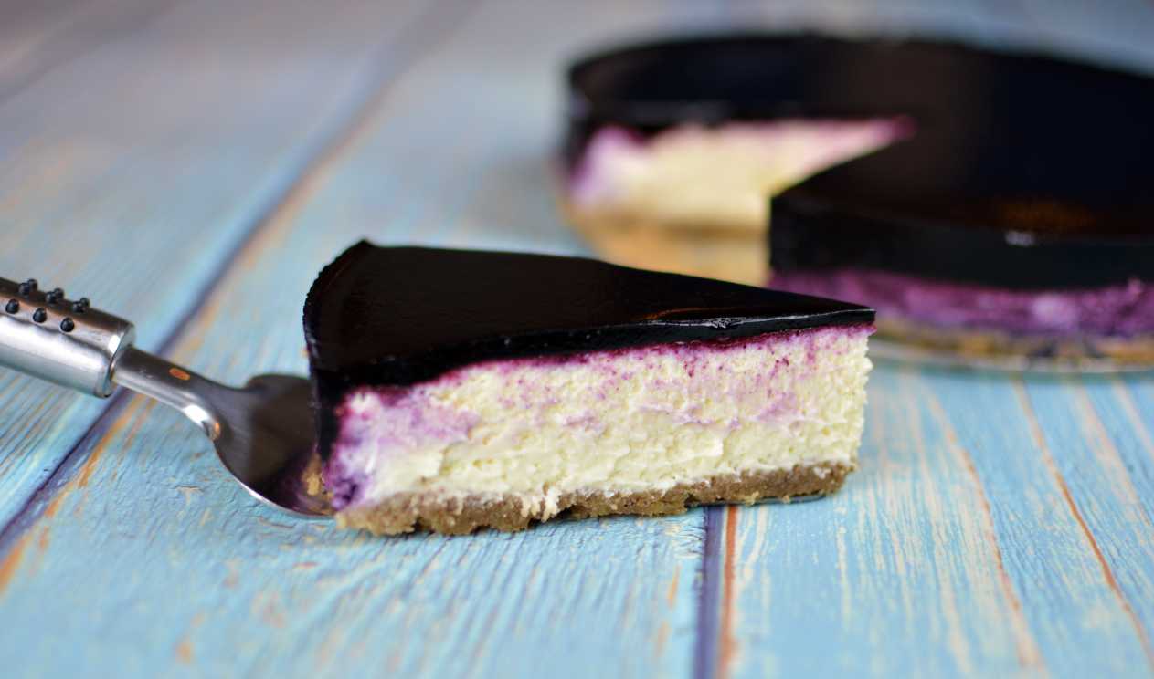 Cheesecake med blåbärsspegel Cheesecake med blåbärsspegel