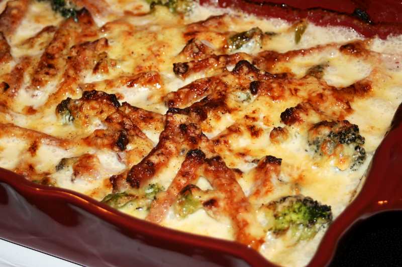 Kassler och broccoligratäng Kassler och broccoligratäng