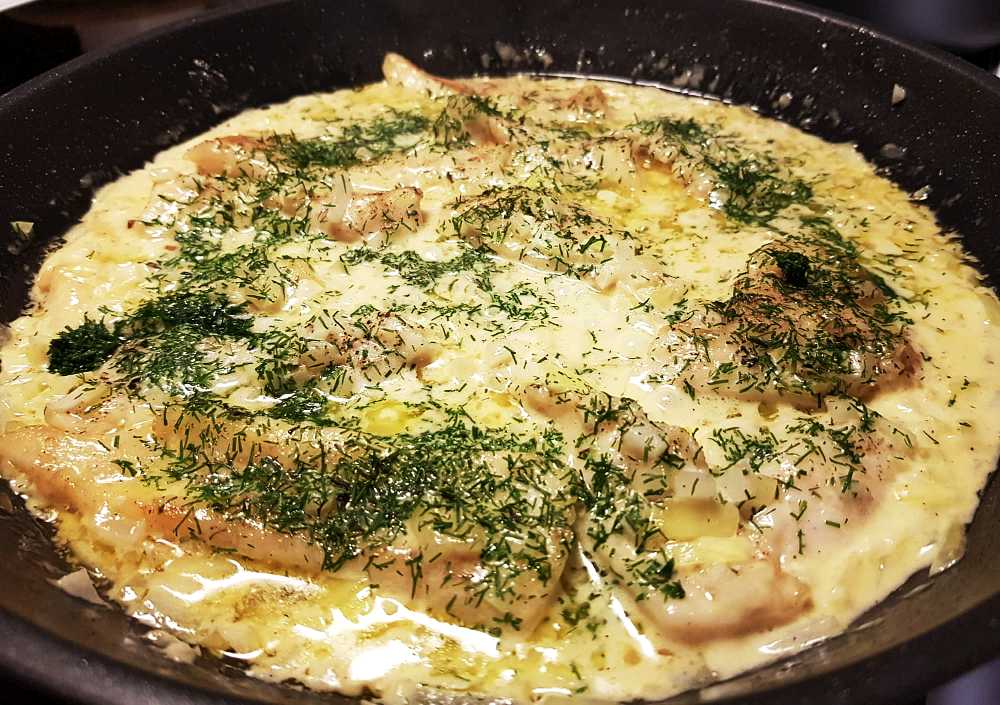 Dill och lökbräserad gädda