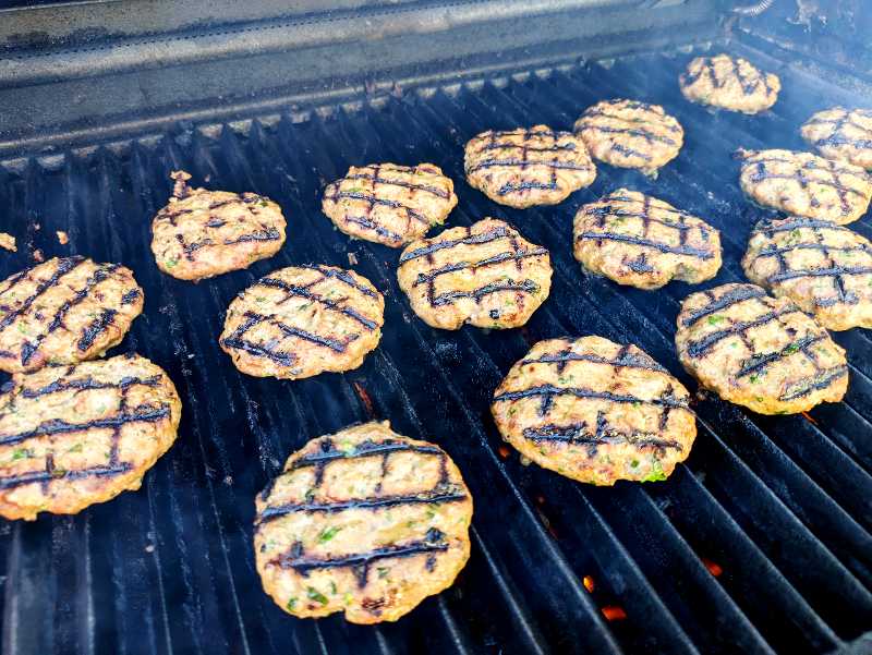 Grillade färsbiffar Grillade färsbiffar
