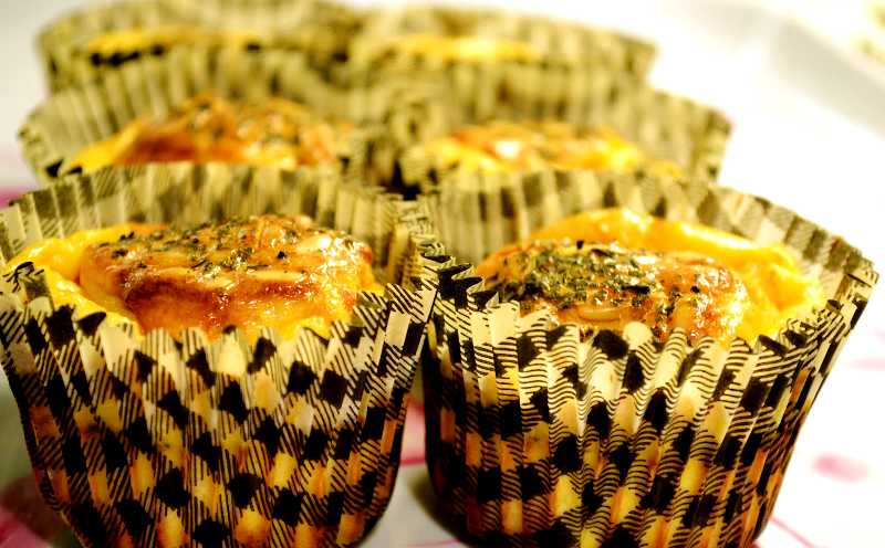 Matmuffins med fetaost och soltorkade tomater Matmuffins med fetaost och soltorkade tomater