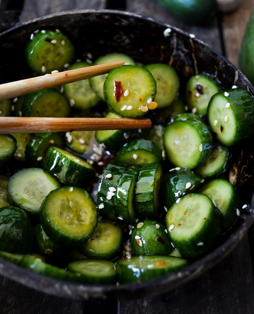 Het gurksallad med asiatiska smaker Het gurksallad med asiatiska smaker