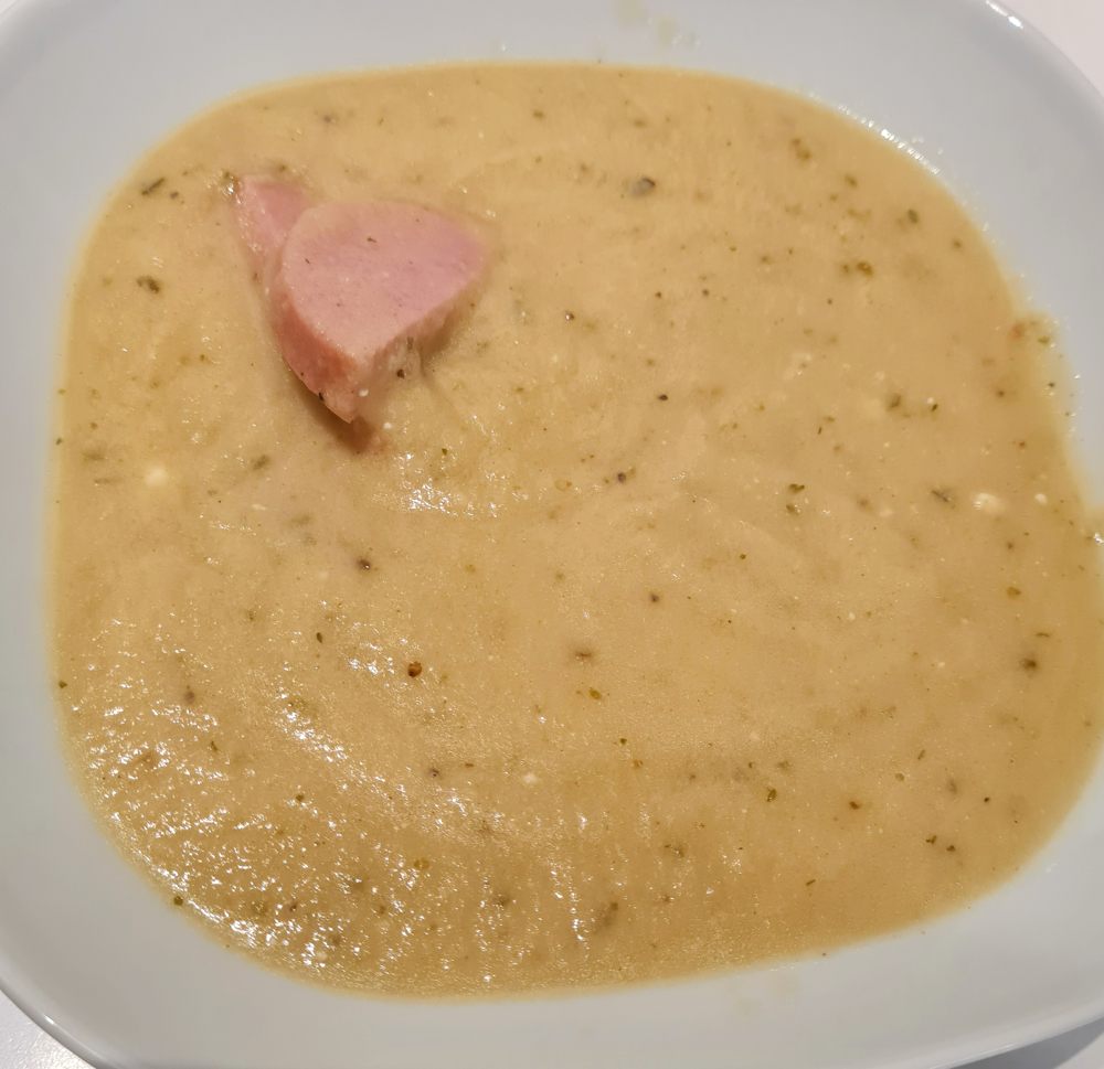 Vitkål- och zucchinisoppa Vitkål- och zucchinisoppa
