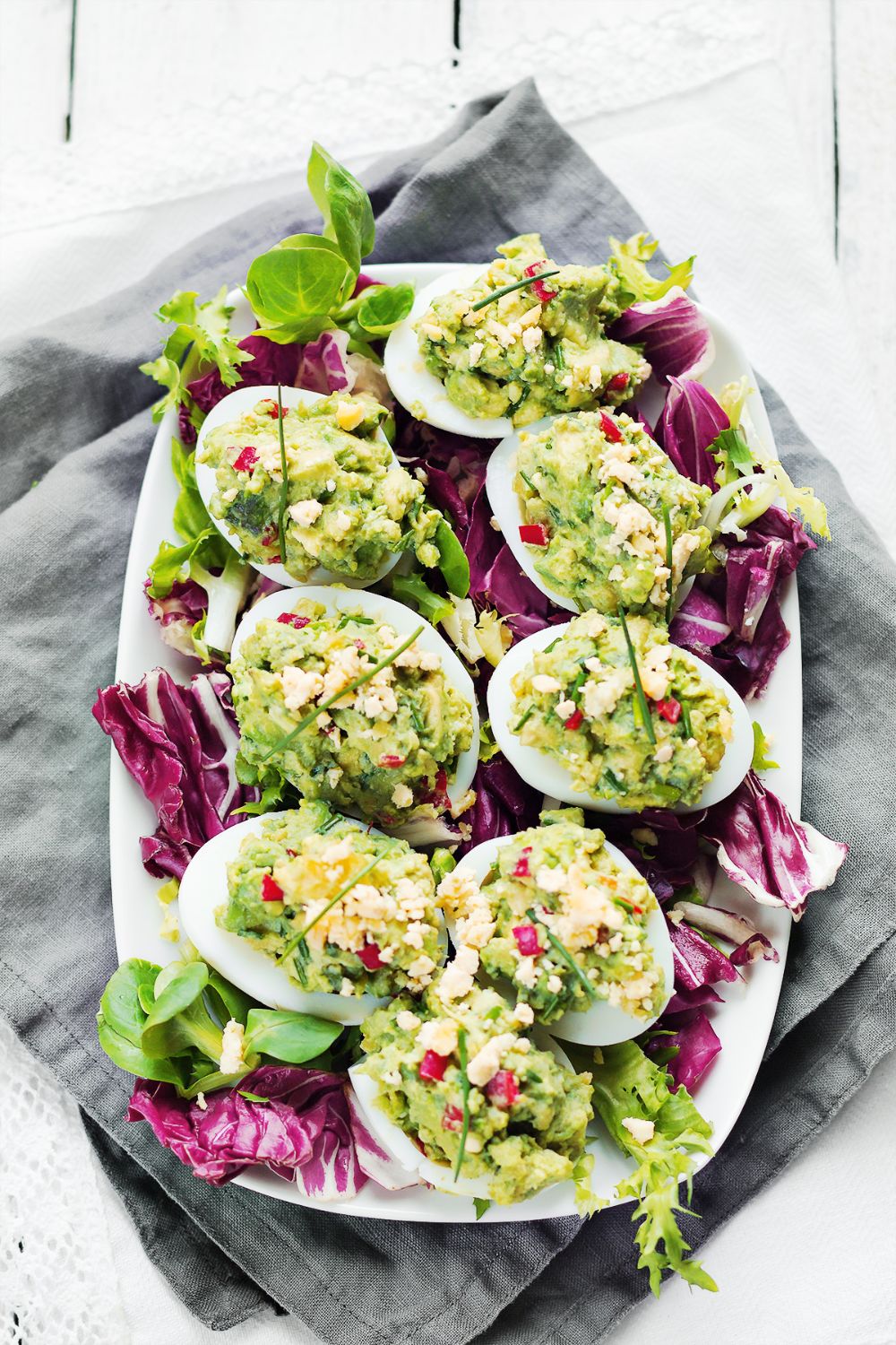 Ägghalvor med avokado och chili Ägghalvor med avokado och chili