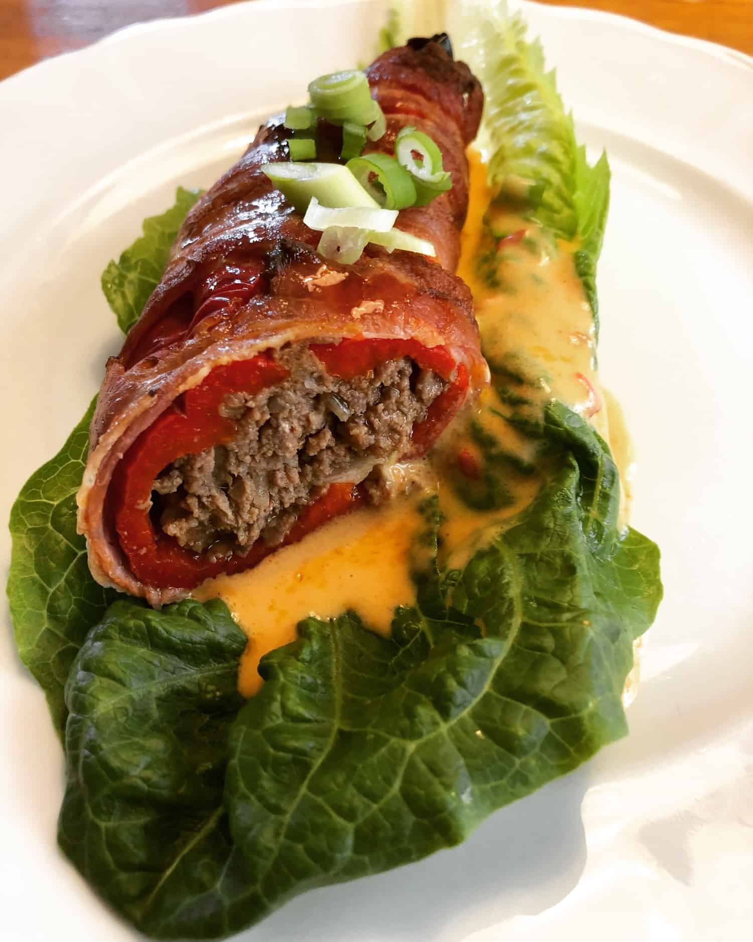 Baconlindade färsfyllda spetspaprikor Baconlindade färsfyllda spetspaprikor
