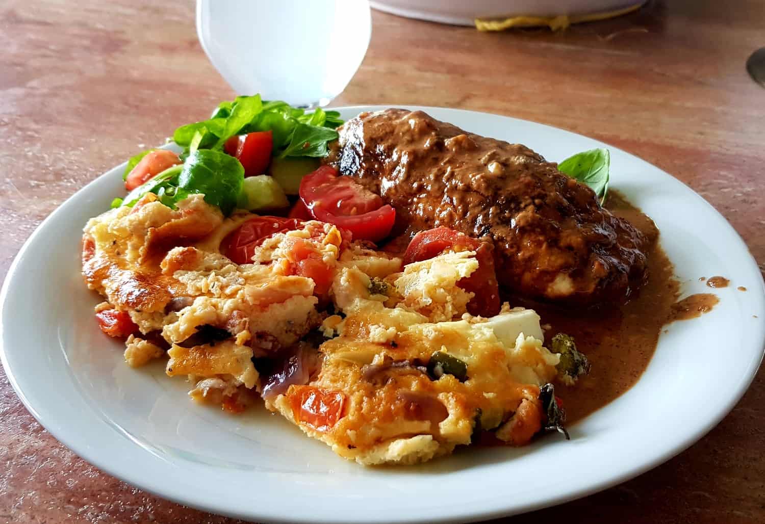 Ädelostspäckad kycklingfilé med frittata