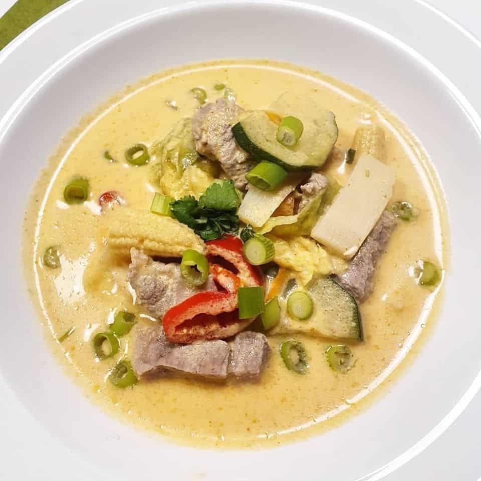 Röd currysoppa med fläsk Röd currysoppa med fläsk