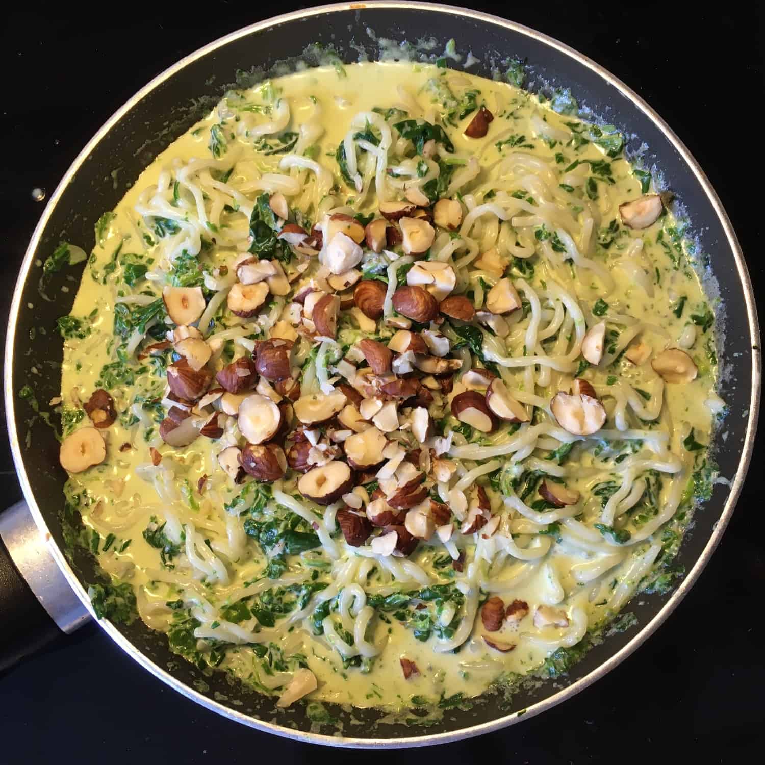Krämig ”pasta”sås med ädelost & nötter