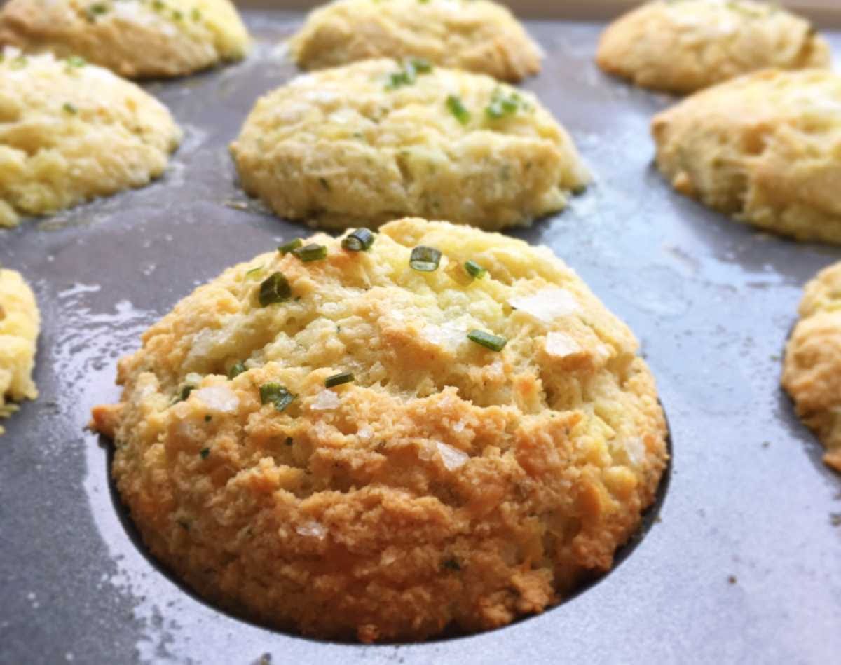 Ost- och vitlöksmuffins Ost- och vitlöksmuffins