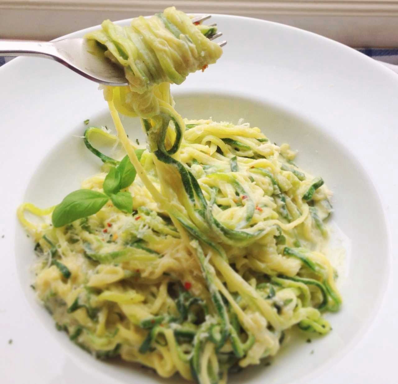 Zoodles med parmesansås Zoodles med parmesansås