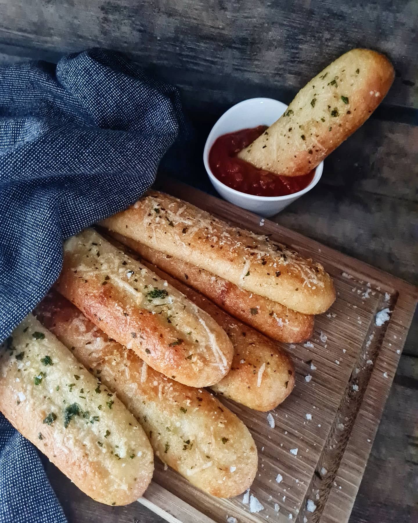 Mjuka & Smöriga Vitlöksbrödpinnar Mjuka & Smöriga Vitlöksbrödpinnar