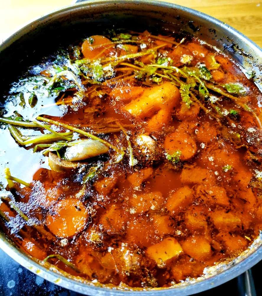 Koka hemgjord köttfond Koka hemgjord köttfond